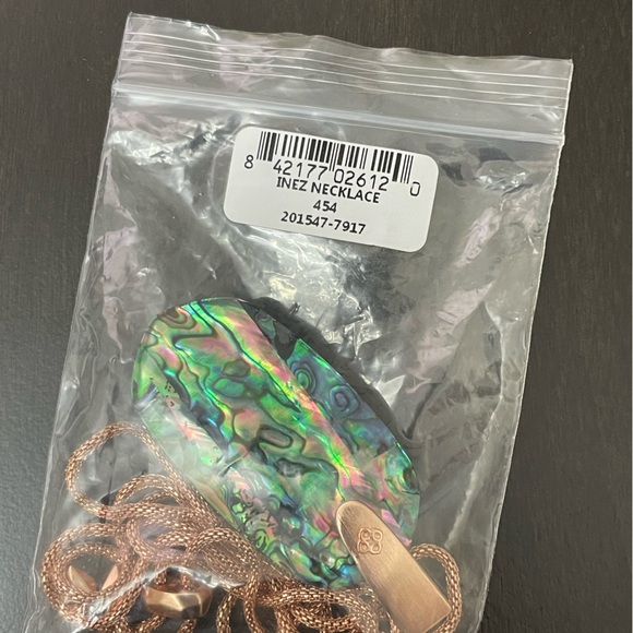 Kendra Scott Inez Long In Abalone Shell Gold Pendant Necklace - Picture 5 of 5